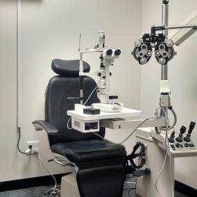 Dr. Catherine Tuong, Optometrist photo