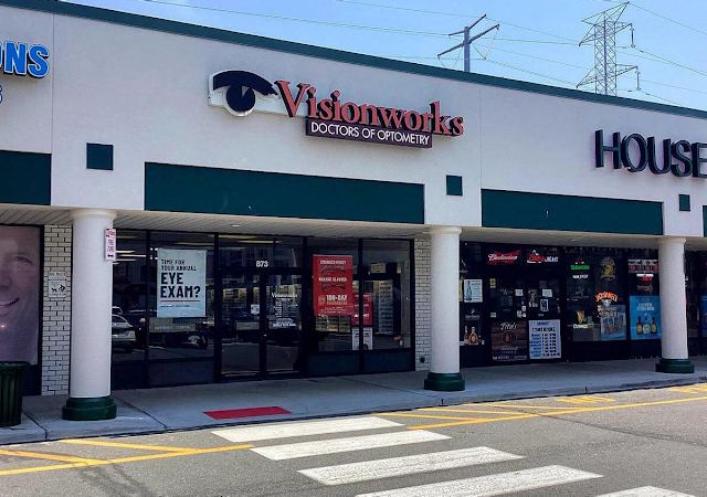 Optometrist photo