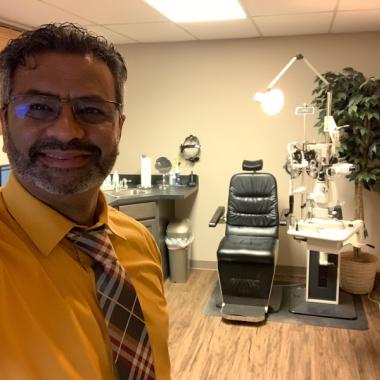 Joliet EyeCare Associates: Dr. Tauseef Tahir photo