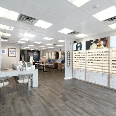 Luxeye Optical 乐思眼镜－法拉盛 华人 眼镜店 验光师 验光 配眼镜 日本 品牌眼镜 雷朋 太阳镜 墨镜 隐形 眼镜 美瞳 太阳 近视 眼镜 近视镜 photo