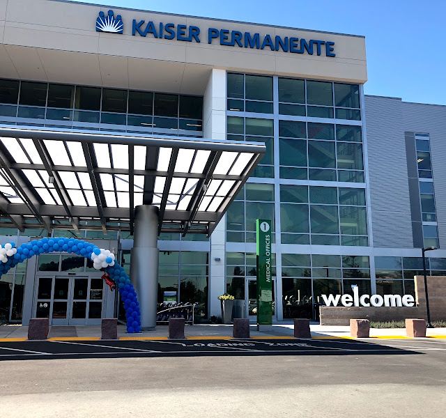 Optical Center | Kaiser Permanente Skyport Medical Offices photo