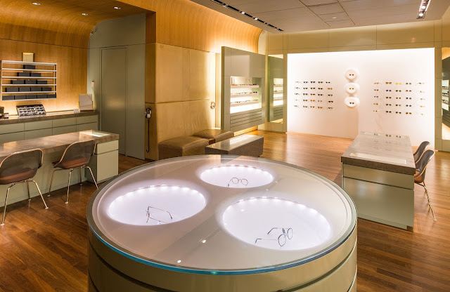 Oliver Peoples photo
